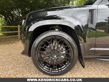 Used Land Rover Defender 2025 for sale - 75487879: Photo