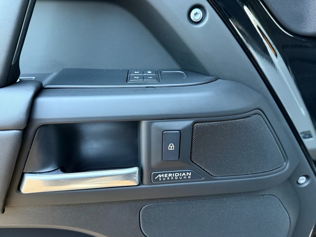 Used Land Rover Defender 2025 for sale - 76547119: Photo 17