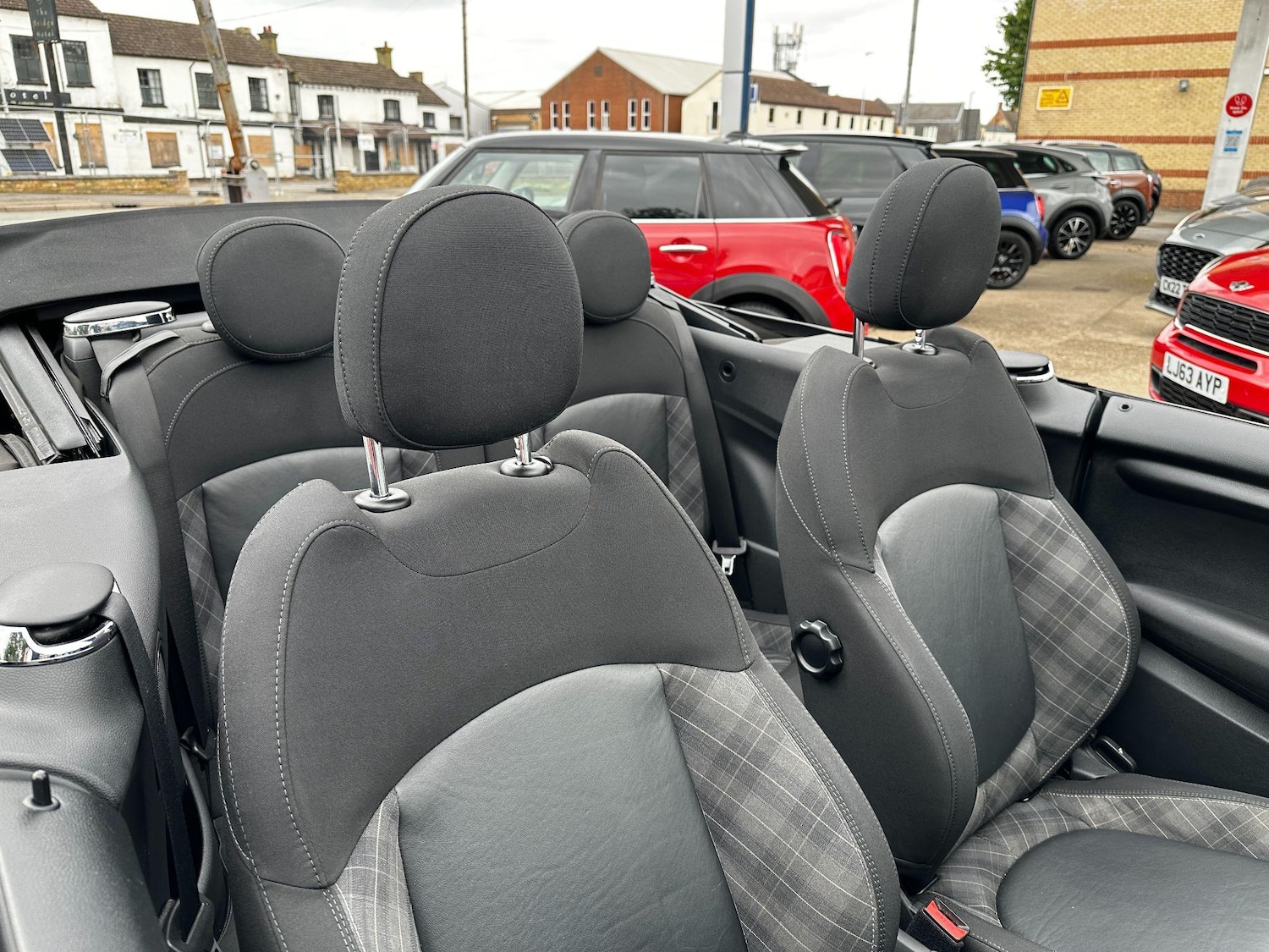 Used MINI Convertible 2017 for sale - 76936537: Photo 21