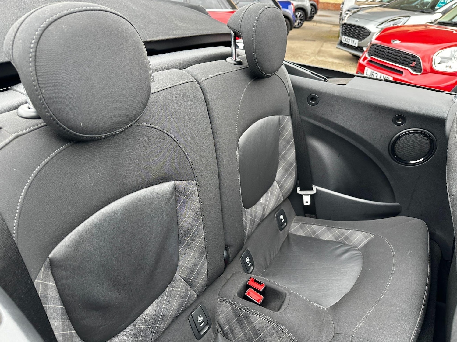 Used MINI Convertible 2017 for sale - 76936537: Photo 22