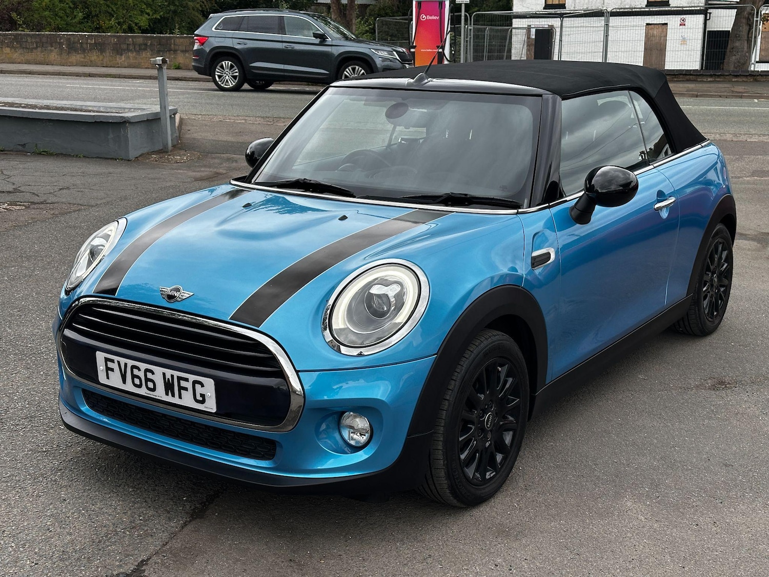 Used MINI Convertible 2017 for sale - 76936537: Photo 4
