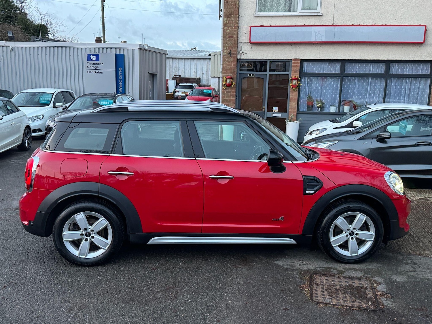 Used MINI Countryman 2017 for sale - 76935951: Photo 2