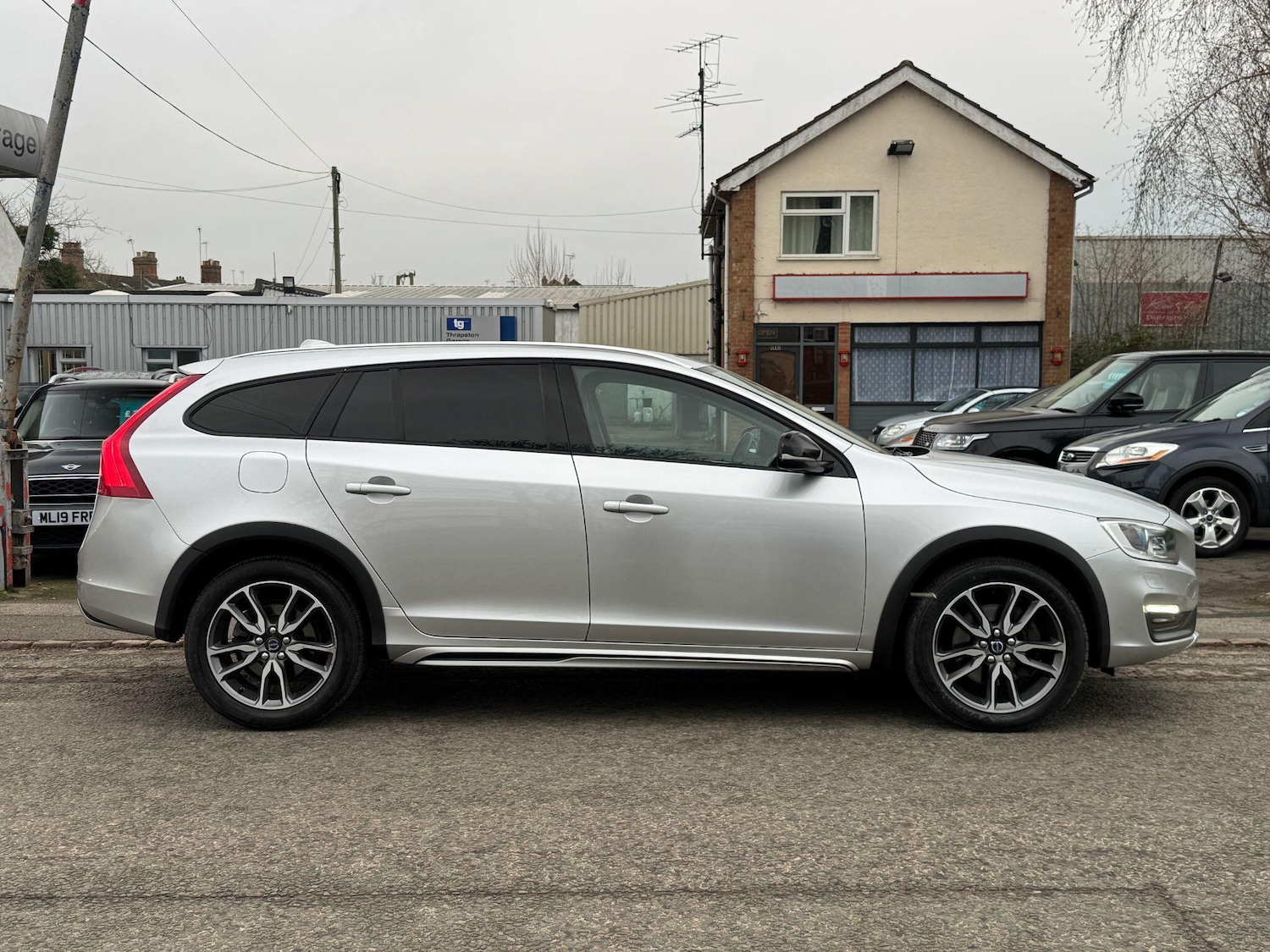 Used Volvo V60 Cross Country for sale - 77040843: Photo 2