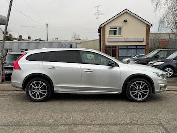 Used Volvo V60 Cross Country 2015 for sale - 77040843: Photo