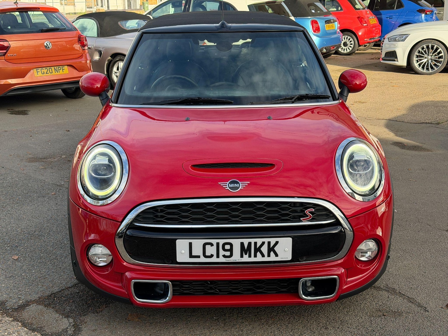 Used MINI Convertible 2019 for sale - 76936234: Photo 2