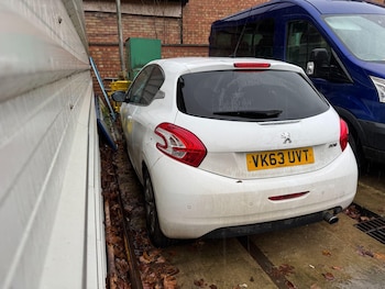 Used Peugeot 208 2013 for sale - 76952336: Photo