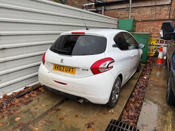 Used Peugeot 208 2013 for sale - 76952336: Photo