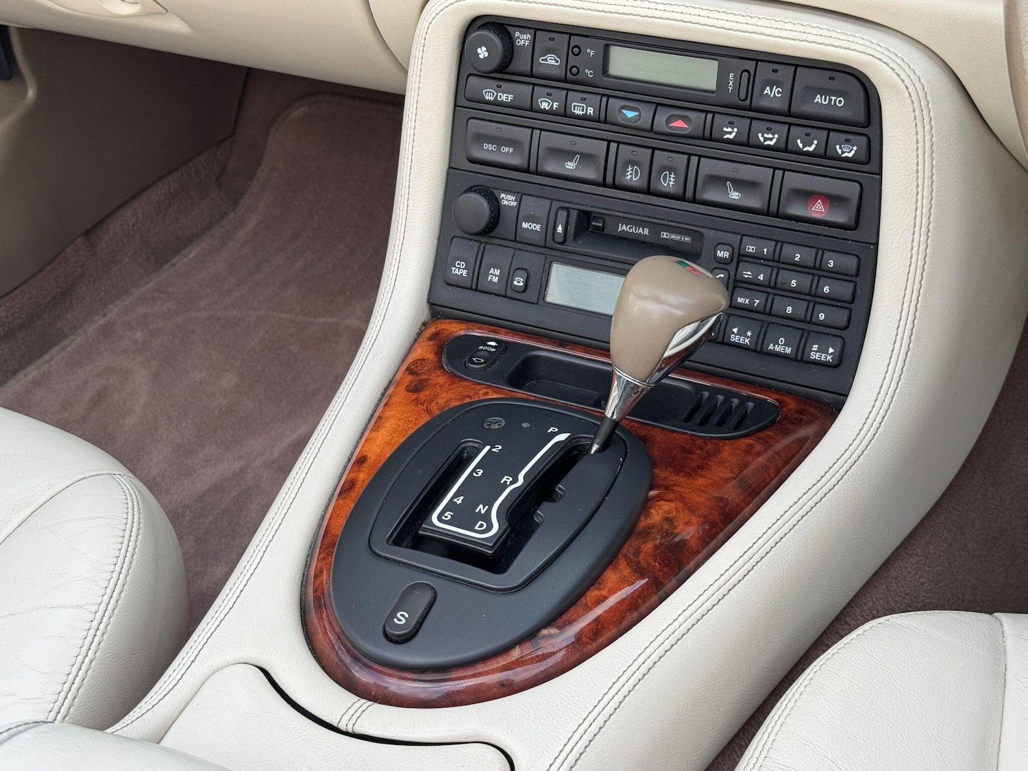 Used Jaguar XKR 2008 for sale - 76936061: Photo 9