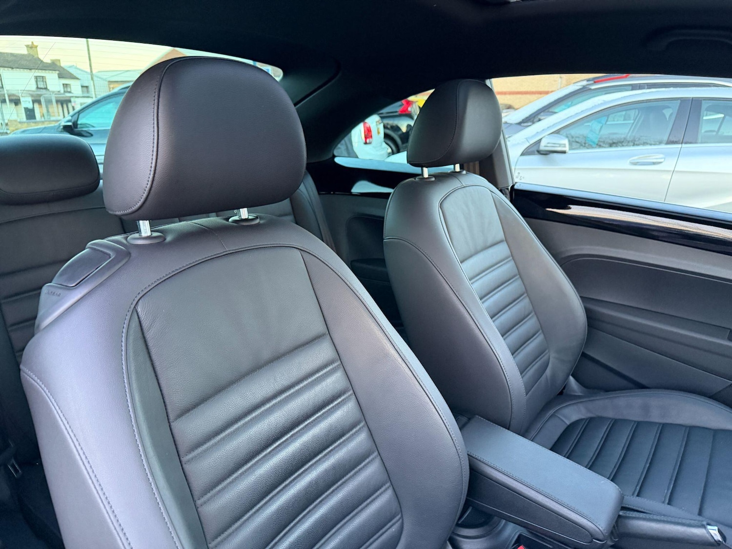 Used Volkswagen Beetle 2015 for sale - 77109022: Photo 11