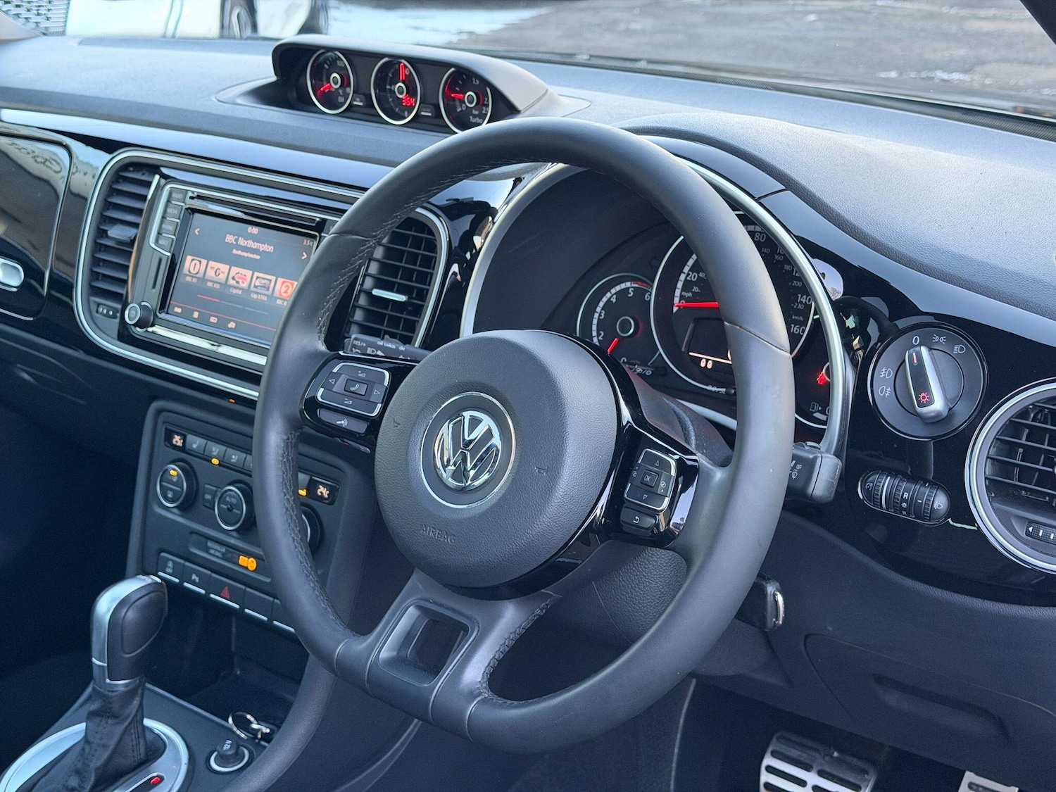 Used Volkswagen Beetle 2015 for sale - 77109022: Photo 9