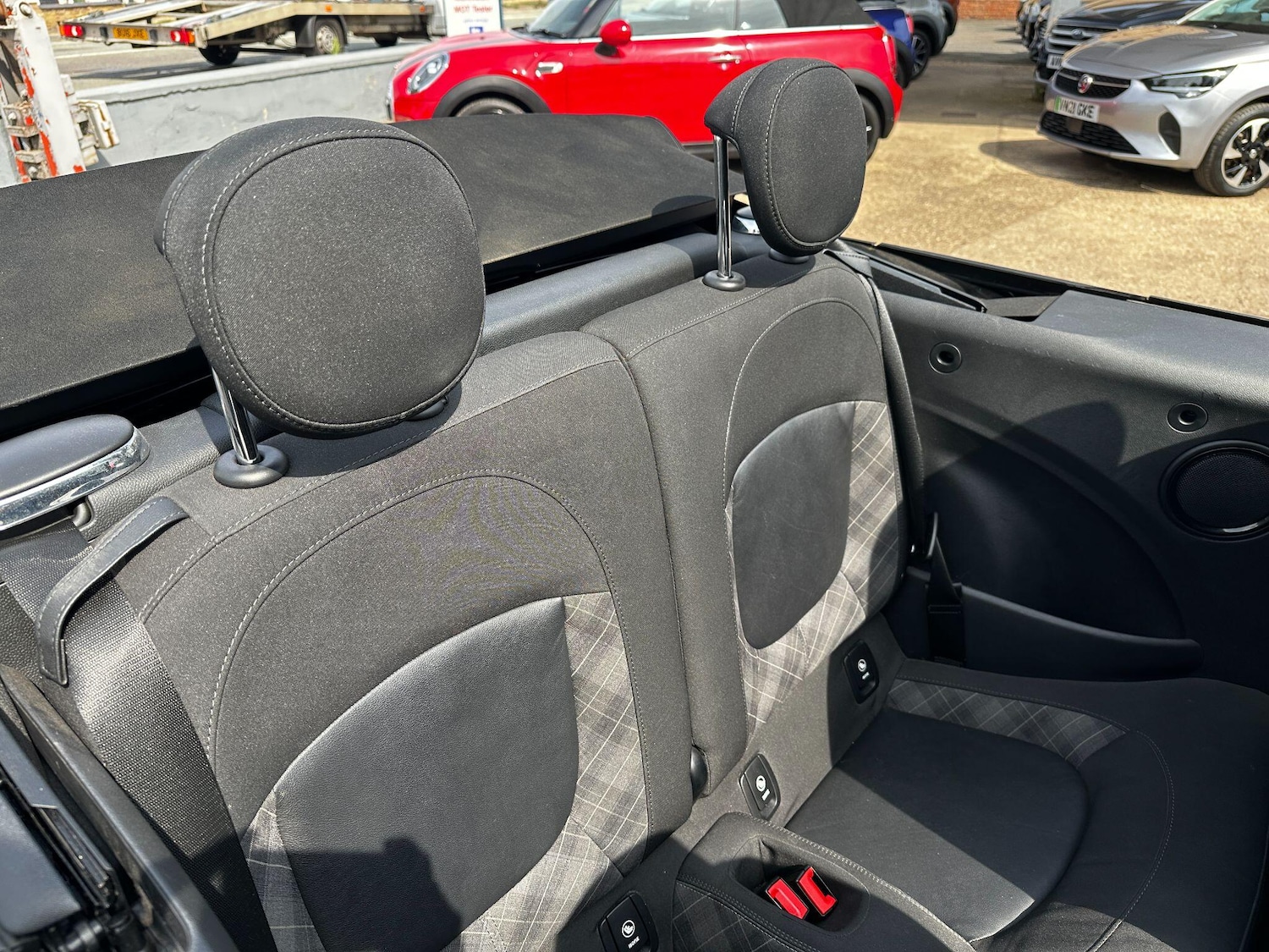 Used MINI Convertible 2018 for sale - 76936550: Photo 21