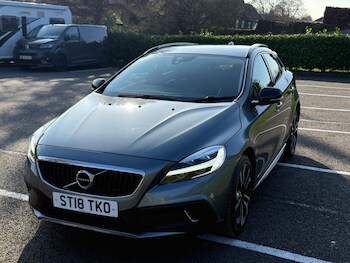 Used Volvo V40 Cross Country 2018 for sale - 77753716: Photo