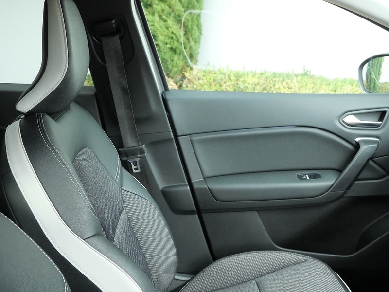 Used Renault Captur 2021 for sale - 76686800: Photo 19