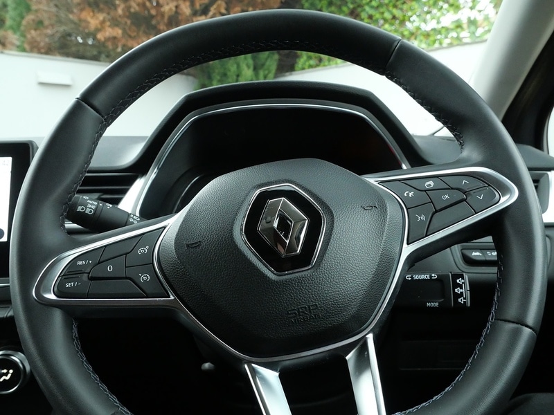 Used Renault Captur 2021 for sale - 76686800: Photo 25