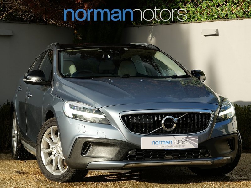 Used Volvo V40 Cross Country 2016 for sale - 76798879: Photo 1