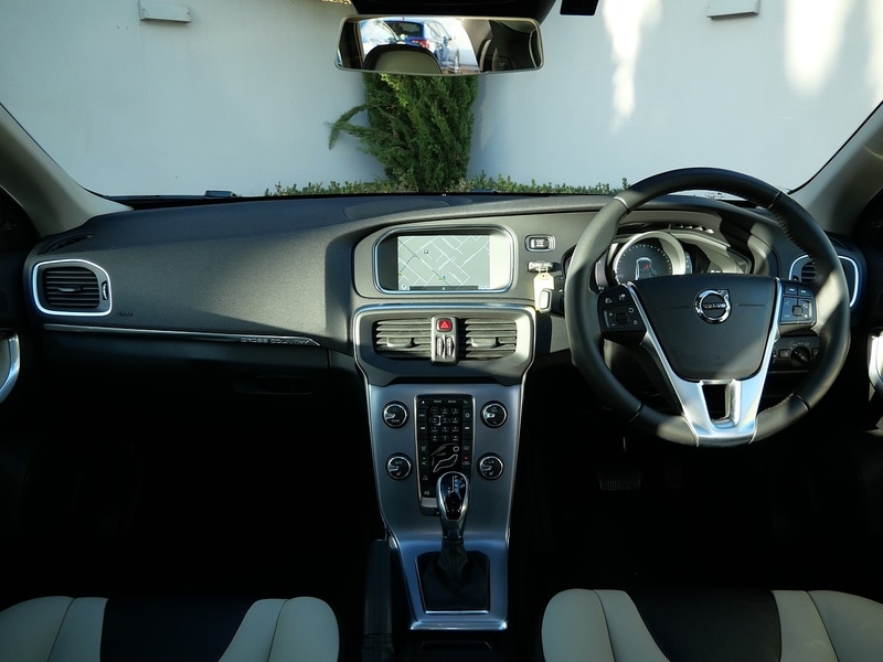 Used Volvo V40 Cross Country 2016 for sale - 76798879: Photo 19