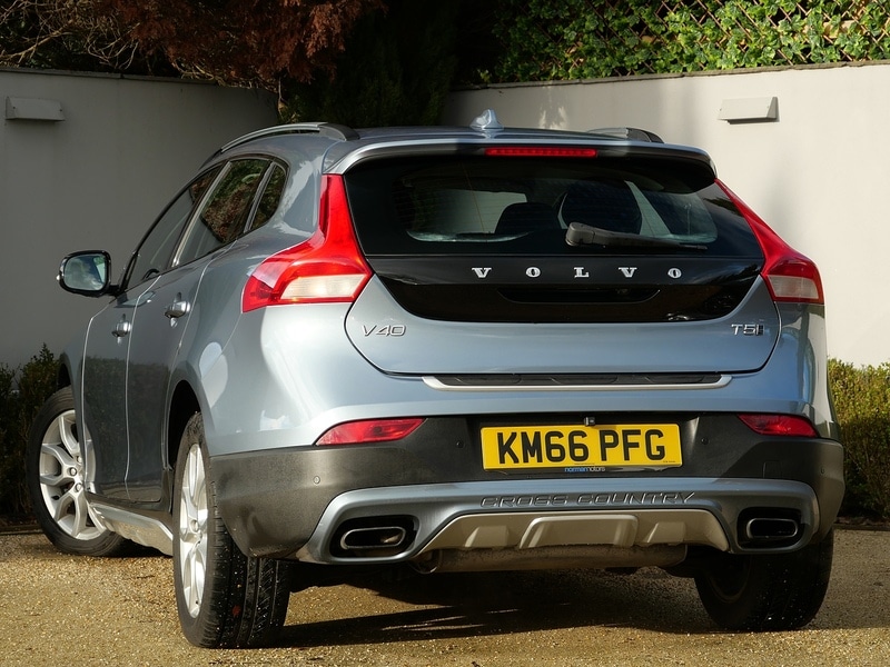 Used Volvo V40 Cross Country 2016 for sale - 76798879: Photo 2