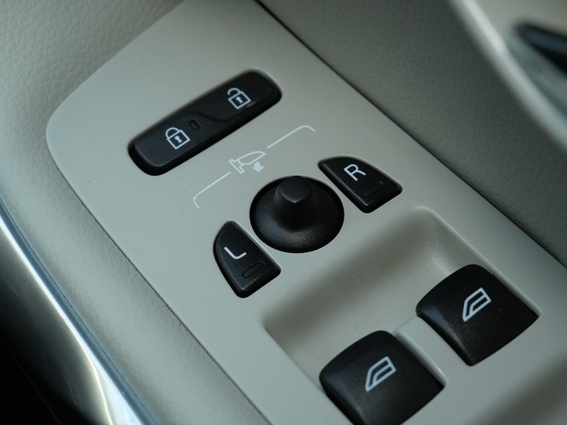 Used Volvo V40 Cross Country 2016 for sale - 76798879: Photo 29