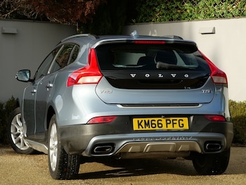 Used Volvo V40 Cross Country 2016 for sale - 76798879: Photo