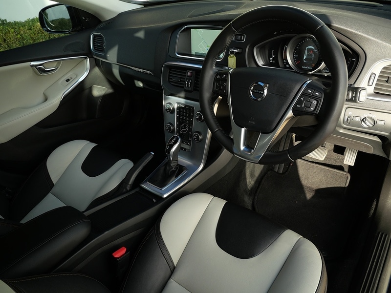 Used Volvo V40 Cross Country 2016 for sale - 76798879: Photo 3