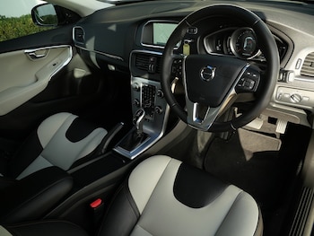 Used Volvo V40 Cross Country 2016 for sale - 76798879: Photo