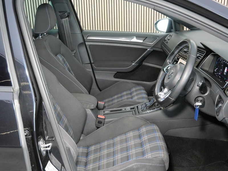 Used Volkswagen Golf 2017 for sale - 77920928: Photo 33