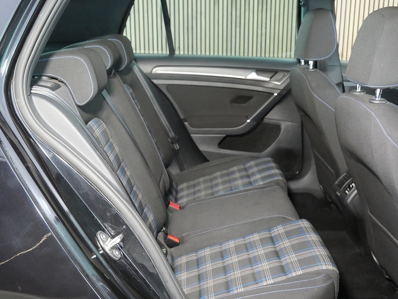 Used Volkswagen Golf 2017 for sale - 77920928: Photo 35