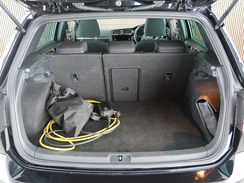 Used Volkswagen Golf 2017 for sale - 77920928: Photo 49