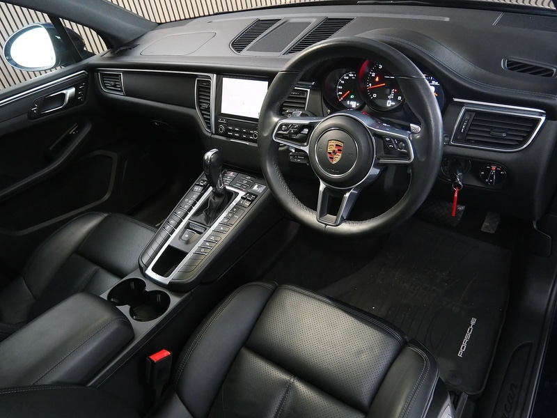 Used Porsche Macan 2018 for sale - 77200910: Photo 3