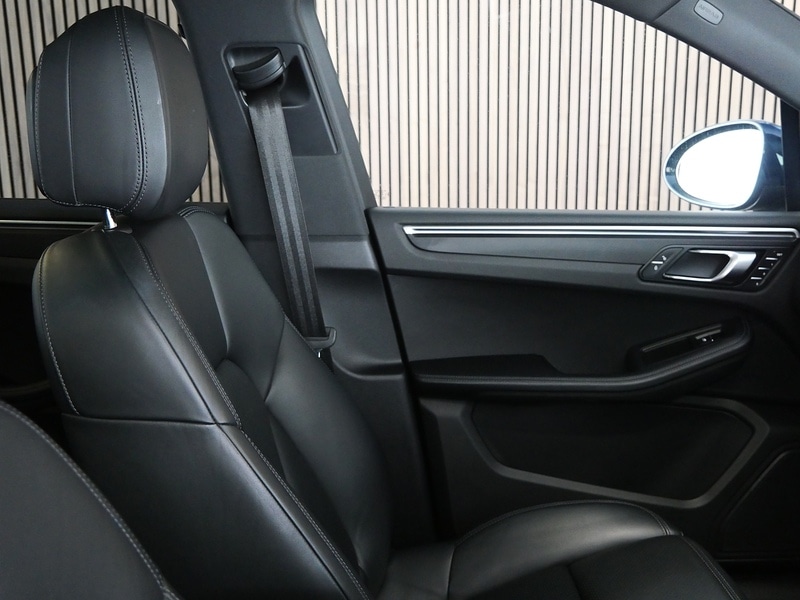 Used Porsche Macan 2018 for sale - 77200910: Photo 32