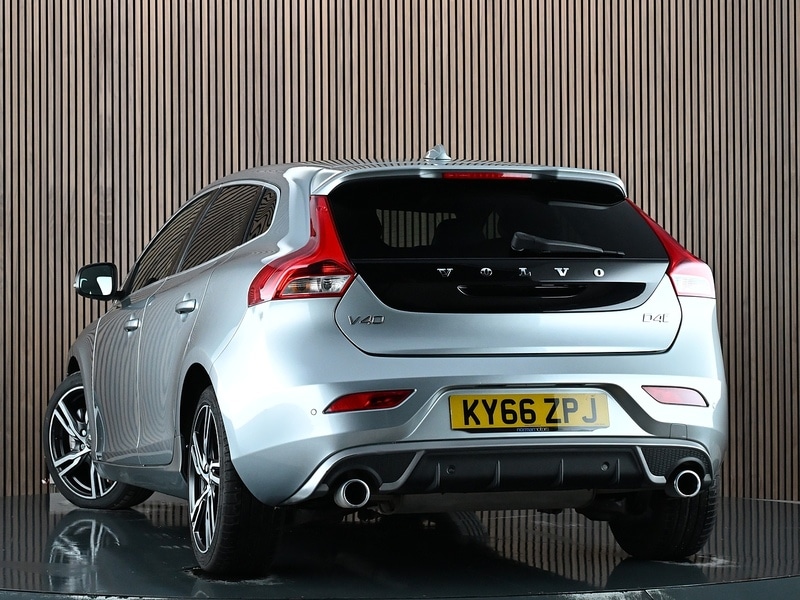 Used Volvo V40 2016 for sale - 77840689: Photo 2