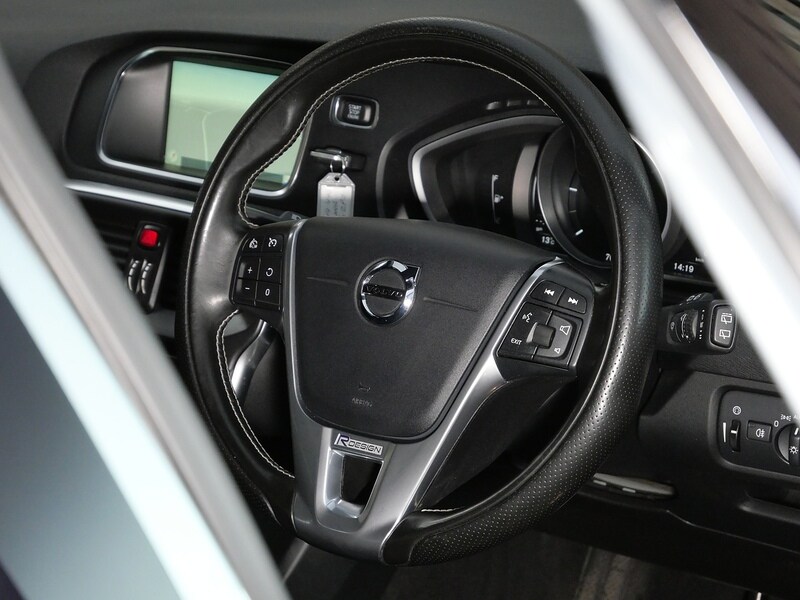 Used Volvo V40 2016 for sale - 77840689: Photo 24