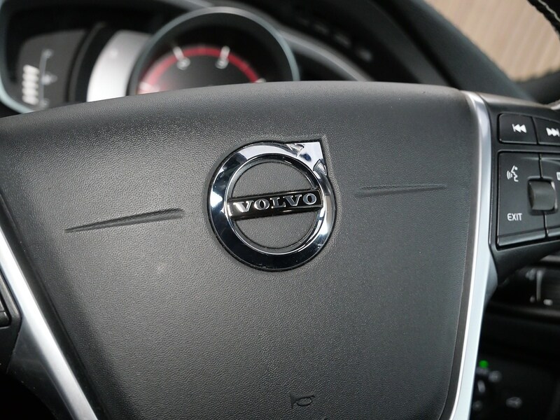 Used Volvo V40 2016 for sale - 77840689: Photo 37