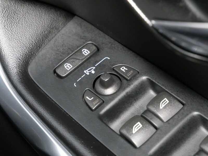 Used Volvo V40 2016 for sale - 77840689: Photo 39