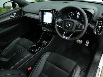 Used Volvo XC40 2022 for sale - 75631480: Photo