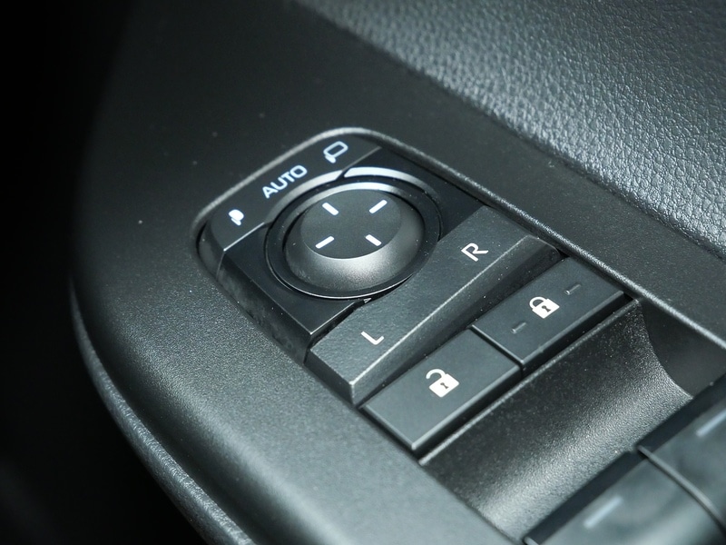 Used Toyota C-HR 2024 for sale - 76836659: Photo 31