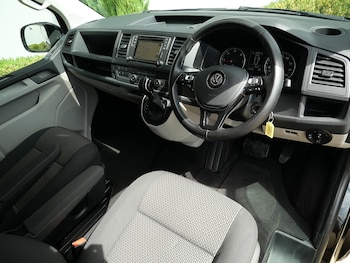Used Volkswagen Transporter 2018 for sale - 75597601: Photo