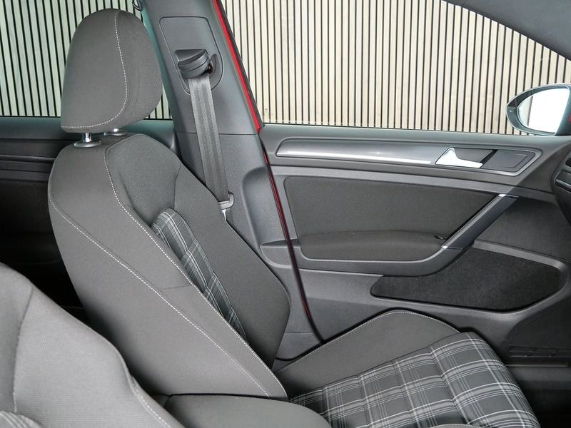 Used Volkswagen Golf 2017 for sale - 77452667: Photo 31