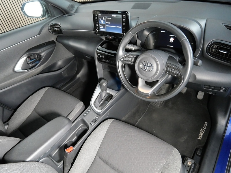 Used Toyota Yaris Cross 2022 for sale - 77836609: Photo 3