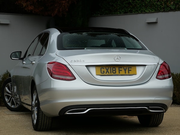 Used Mercedes-Benz C Class 2018 for sale - 76304484: Photo 2