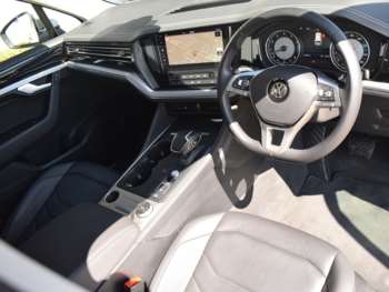Used Volkswagen Touareg 2019 for sale - 74340543: Photo