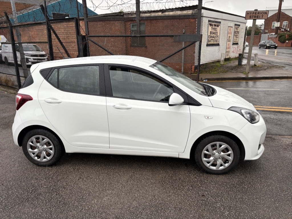 Used Hyundai i10 2018 for sale - 76162543: Photo 7