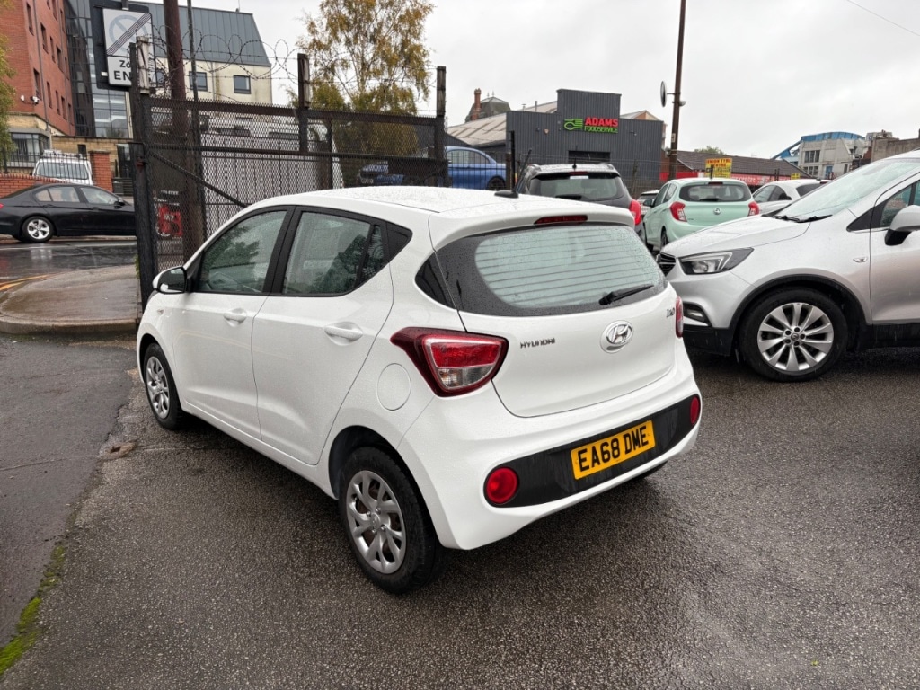 Used Hyundai i10 2018 for sale - 76162543: Photo 9