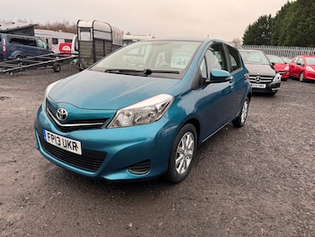 Used Toyota Yaris 2013 for sale - 77123987: Photo