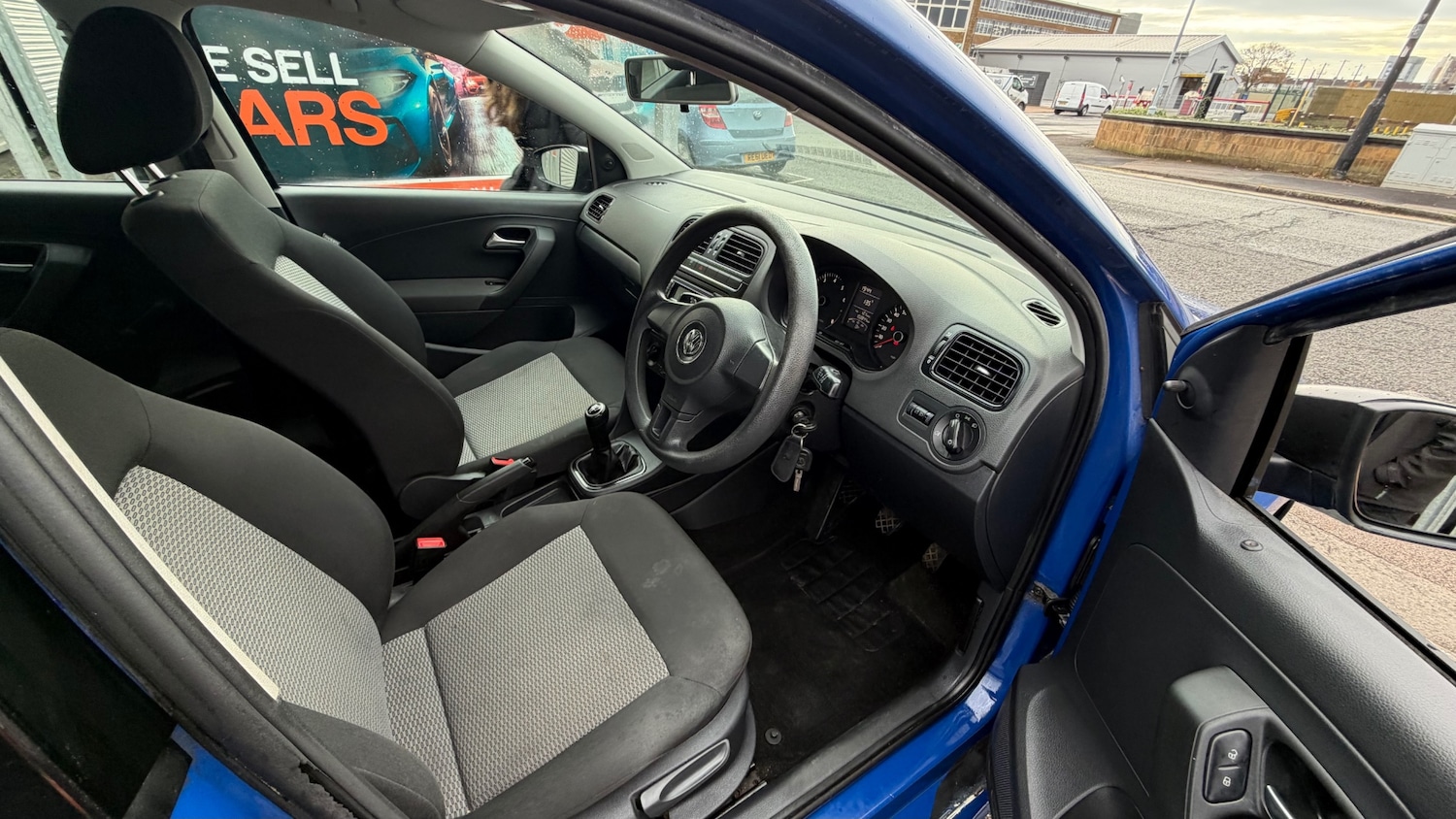 Used Volkswagen Polo 2011 for sale - 76560097: Photo 6