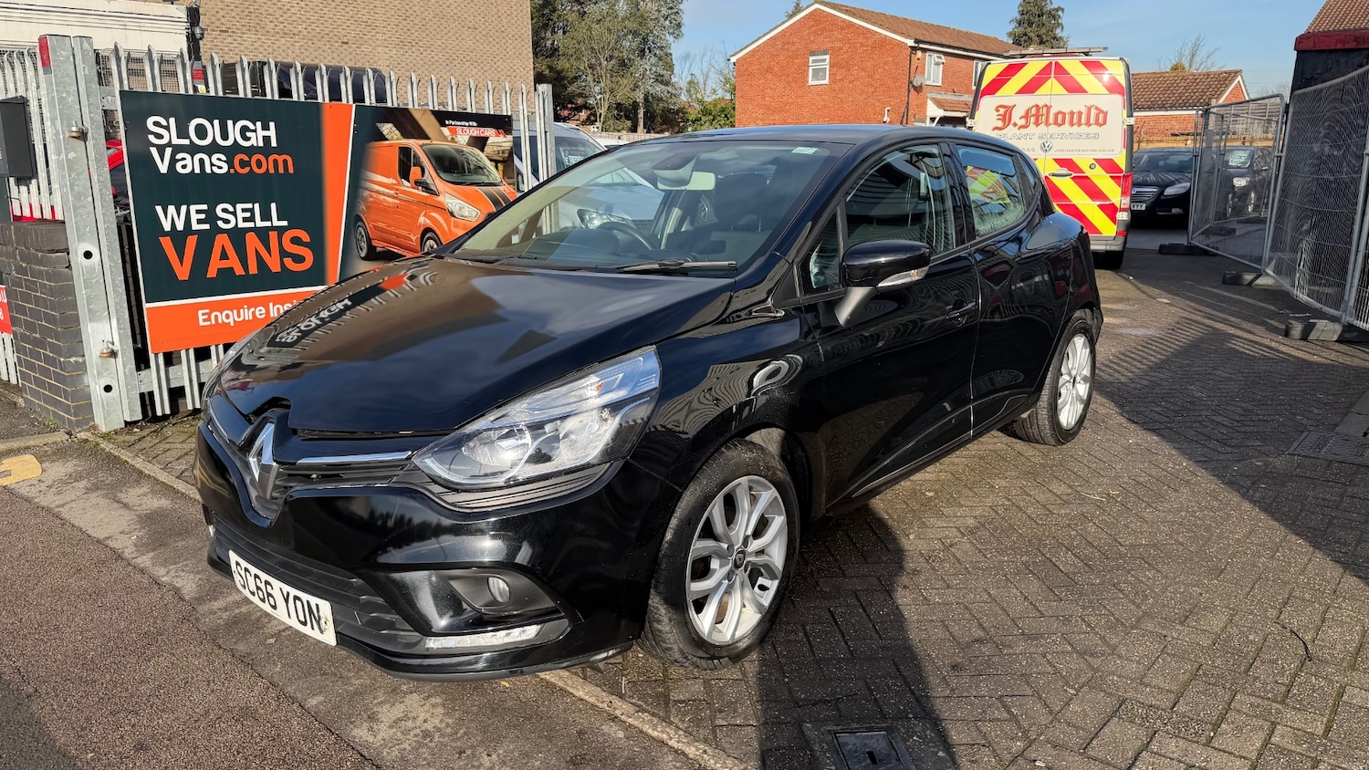 Used Renault Clio 2017 for sale - 77350775: Photo 2