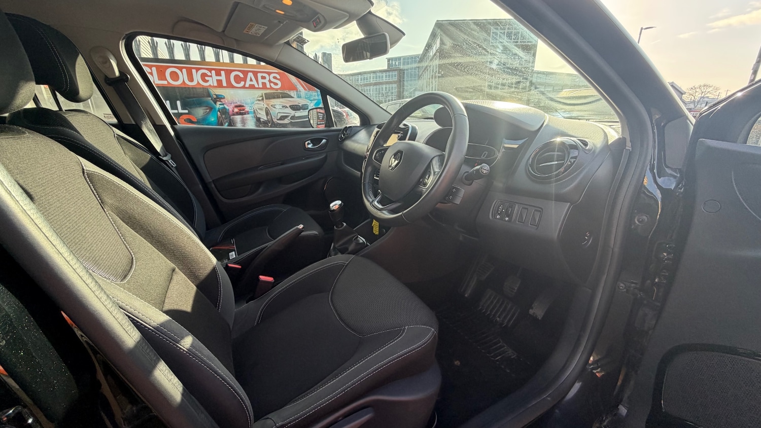 Used Renault Clio 2017 for sale - 77350775: Photo 6