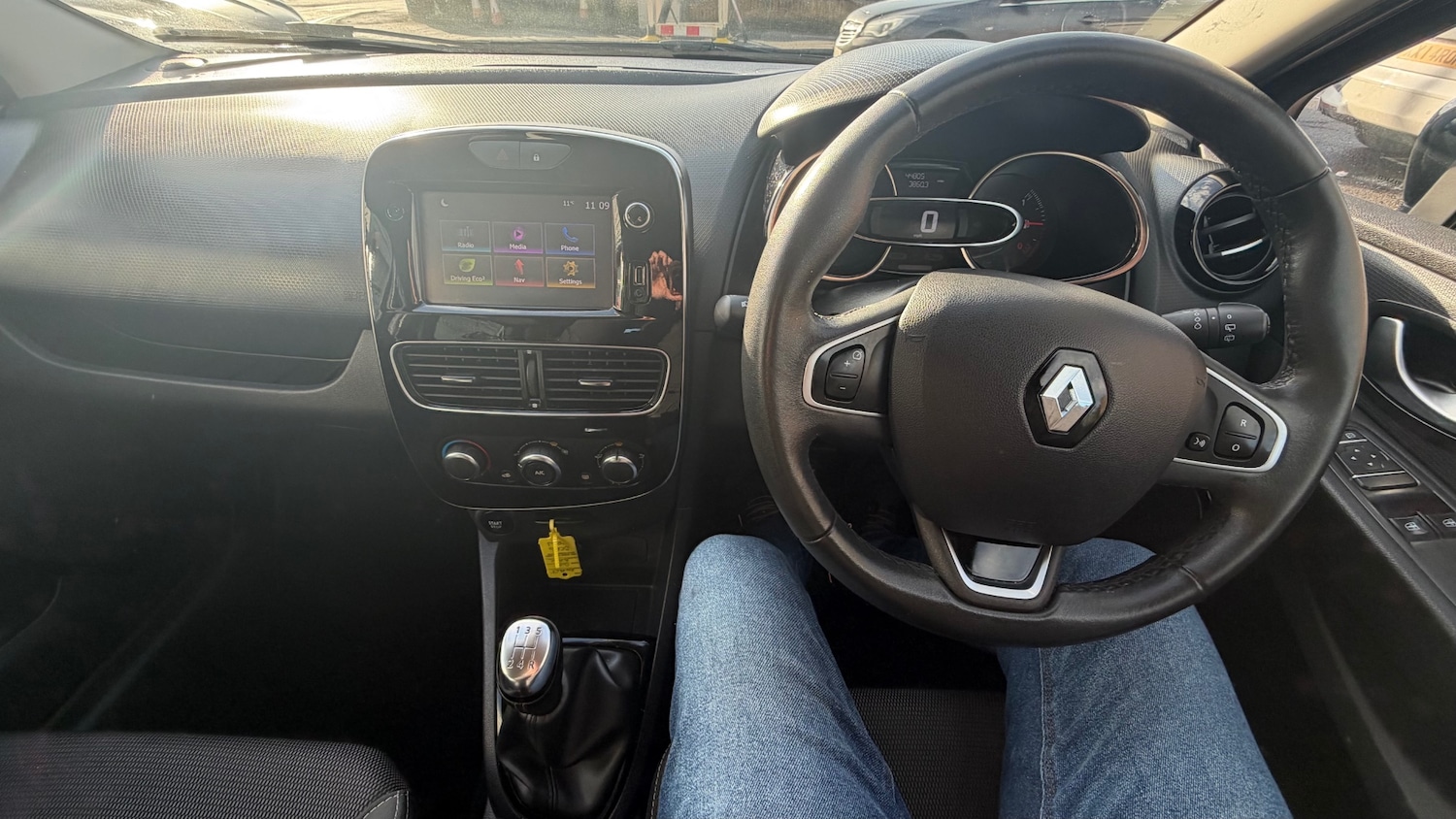 Used Renault Clio 2017 for sale - 77350775: Photo 7