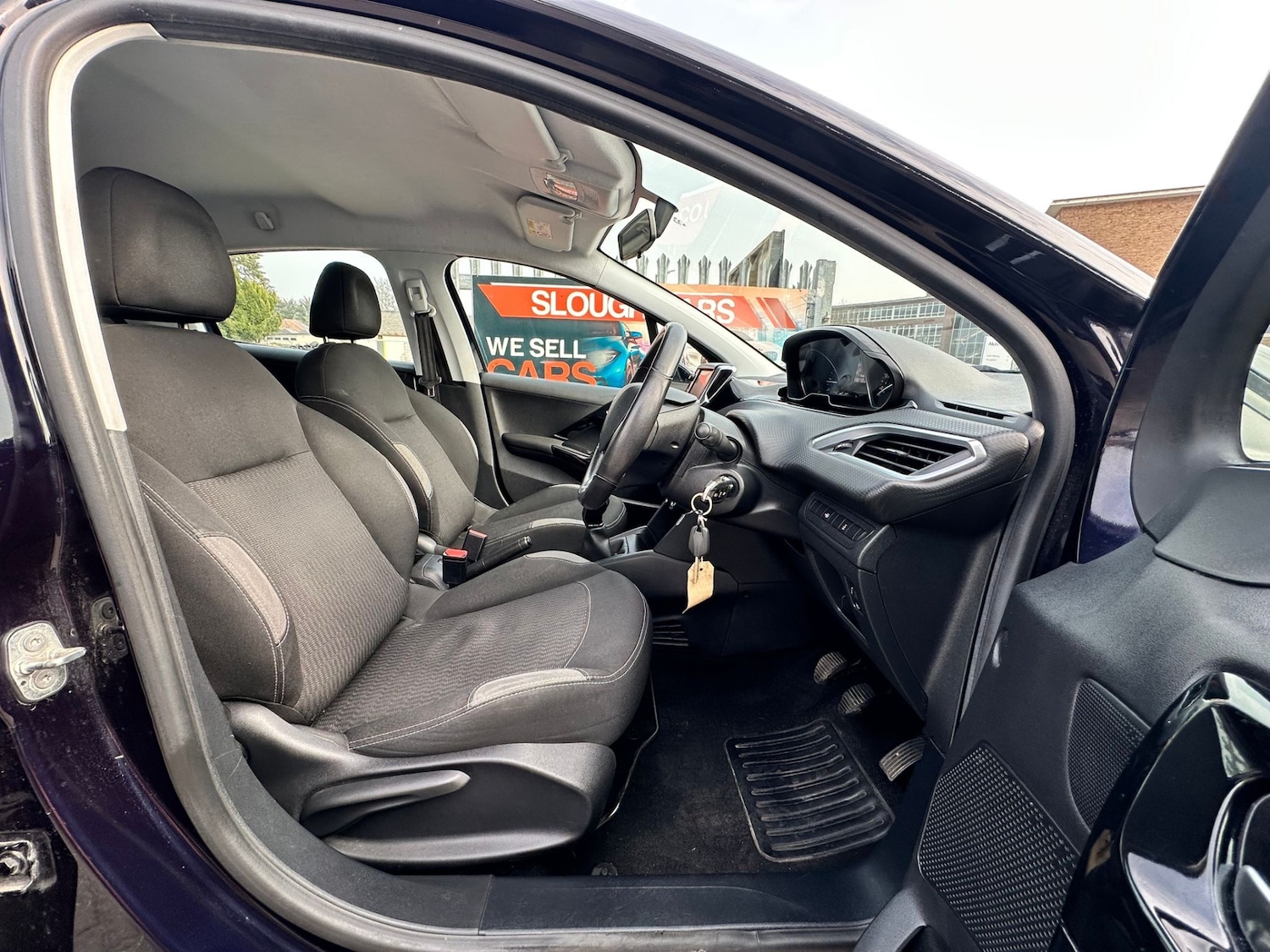 Used Peugeot 208 2015 for sale - 77988610: Photo 6