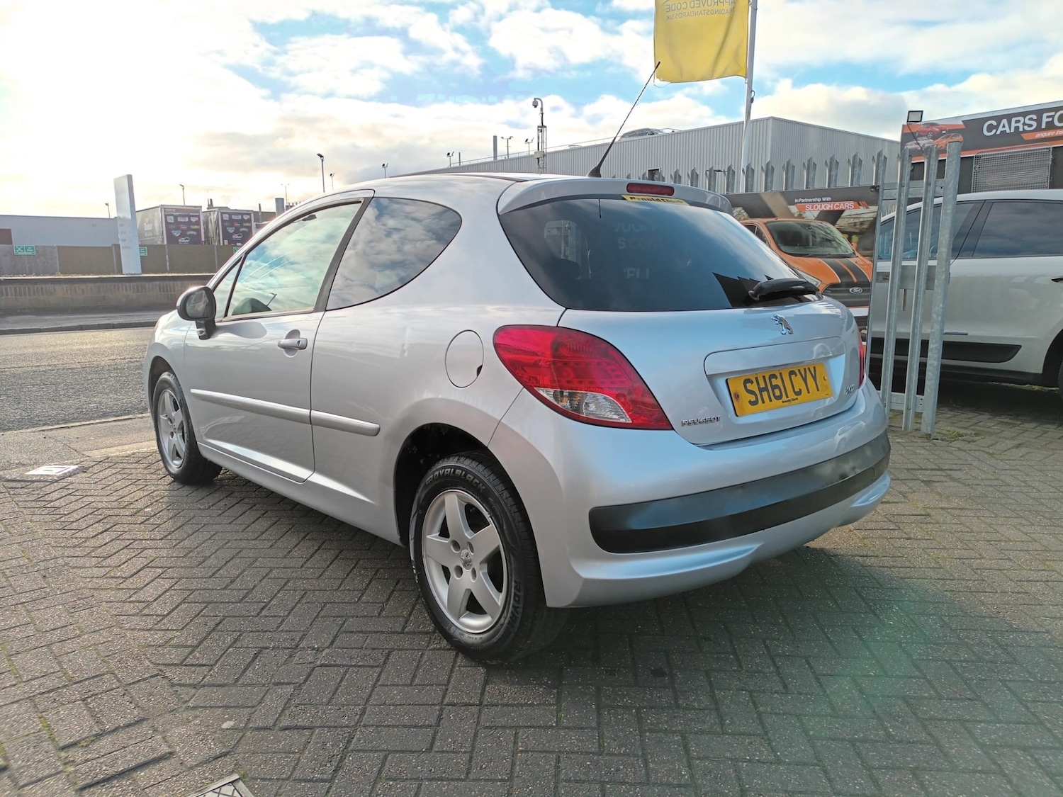 Used Peugeot 207 2011 for sale - 76718829: Photo 3